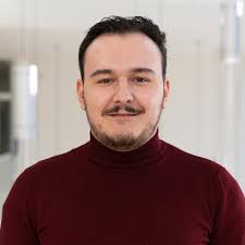 Private Set Generation with Discriminative Information