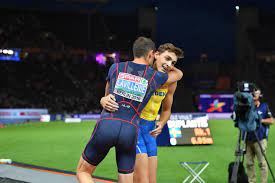 Depuis l'arrivée des nouveaux perchistes sur le circuit mondial, renaud lavillenie se lie d'amitié avec tous, mais notamment sam kendricks et armand duplantis. Armand Duplantis Defie Renaud Lavillenie A Bruxelles L Equipe