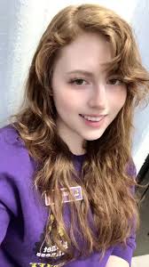 Angie (@cherry._.bomb77)