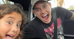 Salomé Rodríguez, la hija de James y Daniela Ospina, posa sonriente tras  ver a Karol G