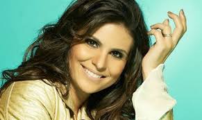 Aline Barros divulga a capa do novo CD em inglês, 'Alive'