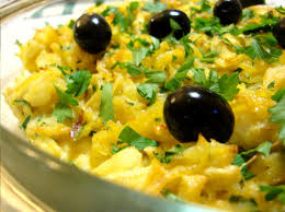 Numa panela com água a ferver, coloque o bacalhau a cozer durante 10 minutos. Bacalhau A Bras Iguaria Receita E Culinaria