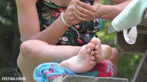 Beautiful busty milf julia ann t. She S Teasing Me With Her Soles 4k Candid Girls Feet Scenes 4k Ultra Hd Mp4