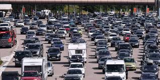 Il a été récupéré par les pompiers et transporté à l'hôpital. Trafic Routier Plus De 1 100 Kilometres De Bouchons Pour Ce Premier Week End De Departs En Vacances