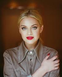 Kelsea Ballerini added a new photo.