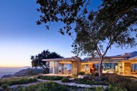 Maison Plain Pied Sur Les Exterieurs De La Ville Maisons Californiennes Maison D Architecture Exterieur Moderne