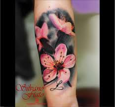 Ce tatouage (sleeve) tête de mort fleur de lys est parfait pour toi. Tatouage Fleur Tout Ce Qu Il Faut Savoir Tattoome Le Meilleur Du Tatouage