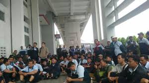 Pengen nanya kira2 mesin yg dibutuhin apa aja yaaa terus jenis kabel yang prospek buat dibikin apa kontak buat yg jual mesin. Aksi Mogok Kerja Pt Kmi Wire And Cable Media Fsp Lem Spsi