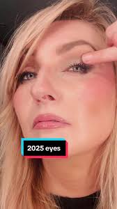 Simply stunning luminescent eye eyeshadow in shade elephant by  @chantecaille #alimartinhairandface #simple #makeup #over40