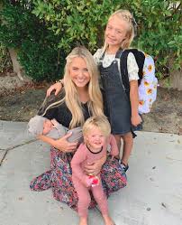 She initially found fame on instagram as a fashion blogger and a musical.ly star. Savannah Labrant Savannahsoutas Twitter