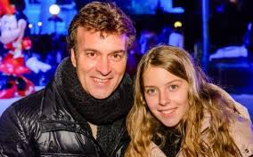 Sara carreira morreu no dia 5 de dezembro de 2020, vítima de um aparatoso acidente de viação. Sara Carreira Filha De Tony Carreira Surge Ferida E Explica Foi Uma Guerra Nova Gente