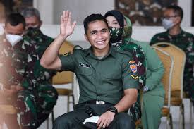 Aprilia manganang telah mengajukan namanya diganti menjadi aprilio perkasa manganang. Rgy 5aithshwum