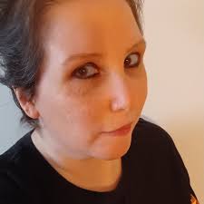 I'm asking a very vague movie question because this group has been  historically amazing at figuring out scary movies. I only remember the end  of the movie, nothing is particularly “resolved”, it