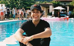 David dobrik, youtube extraordinaire, just bought a hefty 7,800 square foot mansion in the hills for $9.5m; How Much Does David Dobrik Actually Make Per Video We Have The Answers