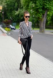 Black And White Striped Shirt With Jeans The Striped Blouse Vogue Haus Outfits With Striped Shirts Fashion Jeans Outfit Black Striped Blouse