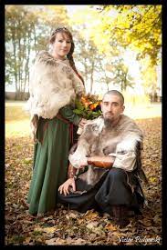 Mariage Viking En Normandie Une Reelle Decouverte Mariage Viking Robe Viking Mariage