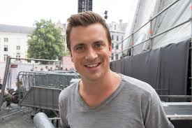 Hij trad op 8 juli 2017 op op werchter boutique onder robbie williams, marco borsato, tourist lemc, stan van samang en erasure. Niels Destadsbader Showbizzplaza