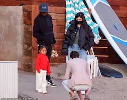 News, travis flew out to palm springs to see kylie and their daughter, stormi, as well as the entire karjenner klan (minus kourtney and kim) who were also there for the holiday. Kylie Jenner Bundles Up For Valentine S Day At The Beach With Travis Scott And Stormi Daily Mail Online