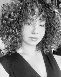 Zahra,21 anos, atriz brasileira-libanesa, modelo e Bacharel em Teatro pela  Escola Superior de Artes Célia helena, começou seus estudos com teatro,  dança e circo desde os 6 anos em Minas Gerais aonde