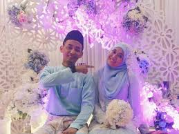 Salah satu kesuksesan kamu untuk mencapai tahap pacaran, ditentukan oleh bagaimana kamu pintar bermain dengannya, saat chatting. Ikat Hati Suami Supaya Tak Pandang Perempuan Lain Pesona Pengantin