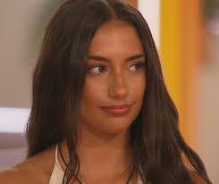 Amy Das's Instagram, Twitter & Facebook