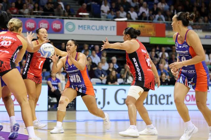 Our girls are heading down to Chch for a @tactixnetball clash - read our  match preview on the link in our stories 🫶