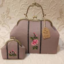 Kucuk Ayrintilar Buyuk Mutluluklar Canta Fiyati 100tl Cuzdan 35tl Ebatlari 21 25 12cm Yogunluk Nedeniyle Gecici Bir Sure Siparis Cantalar Canta Cuzdanlar