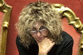 Barbara lezzi (born 24 april 1972 in lecce) is an italian politician, who served in the government of italy as minister for the south from 1 june 2018 until 5 september 2019. Vittorio Feltri Contro L Ex Ministra Grillina Barbara Lezzi Riempie I Suoi Discorsi Di Minchiate Media E Tv