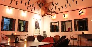 Mempunyai kaunter, meja, kerusi dan hiasan dalaman. Tempat Makan Enak Di Bogor Yang Menyajikan Keunikan Desain Restoran Portal Seputar Cimanggu Bogor