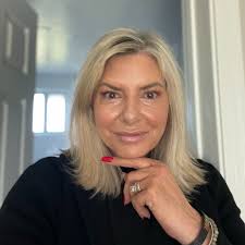 Suzanne Grace's Instagram, Twitter & Facebook