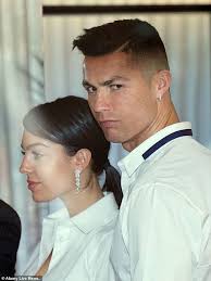 Joia aceasta cel mai mare dintre copiii lui ronaldo, cristiano jr., a implinit 11 ani, iar georgina rodriguez a vrut sa ii faca o surpriza frumoasa: Cristiano Ronaldo S Girlfriend Georgina Rodriguez Recalls Adorable Story On How They Met Cristiano Ronaldo Haircut Cristiano Ronaldo Cristiano Ronaldo Girlfriend