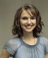 Oh To Be Able To Pull This Off Natalieportman Short Wavy Haircuts Curly Hair Styles Naturally Hair Styles
