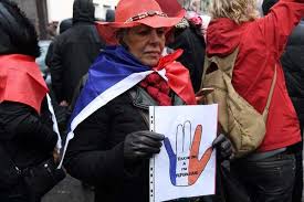 Reste à savoir si l'ump va tomber dans un piège aussi grossier. Revivez La Marche Des Foulards Rouges A Paris