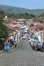 Goiás is covered with a woodland savanna known in brazil as campo cerrado, although there are still tropical forests along the rivers. Pirenopolis Stadt Goias Zustand Brasilien Redaktionelles Stockbild Bild Von Wasserfall Tourismus 18128669