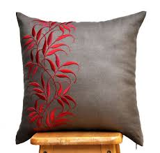 Per rinnovare il tuo arredo o abbellire il tuo divano. Red Leaves Throw Pillow Cucire Cuscini Cuscini Ricamati Cuscini Divano
