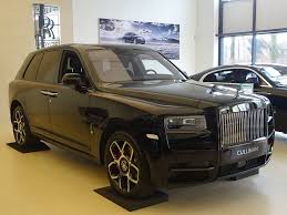 A limited offering enlivened with bespoke colour. Rolls Royce Cullinan Black Badge Review