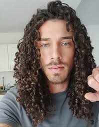 9 (Jaw-Dropping) Curly Hairstyles for Men