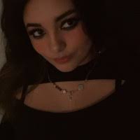 Stephanie Squires's Instagram, Twitter & Facebook