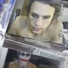 Nunca antes visto: Material INÉDITO revela cómo Heath Ledger llevó al  límite su papel como el Joker 😱 Es un hecho, Heath nunca dejará de  sorprendernos, su diario muestra imágenes y referencias