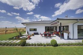 Winkelbungalow Mit Walmdach Terrasse Und Loggia Fertighaus Bungalow Weberhaus Hausbaudirekt De Fertighaus Bungalow Walmdach Weber Haus
