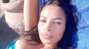 3,689 likes · 401 talking about this. Carolina Marconi Oggi Bagno Bollente Decollete Galleggia In Vasca Quelle Zizze Fanno Sclerare