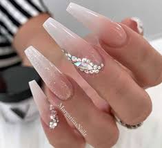 Les debía esta fotito diseño de uñas en azul marino y plateado! Diez Asombrosos Disenos De Unas Para Usar El Dia De Tu Boda Fiancee Bodas