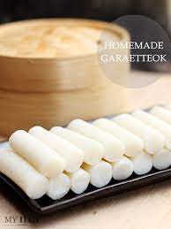 Campurkan tepung beras dan air ke dalam panci / wajan. Resepi Kuih Beras Pedas Korea Pawtaste Com