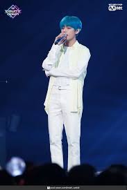 Pin De Park Jimin 13 Em Tae V Kim Taehyung Taehyung Cantores