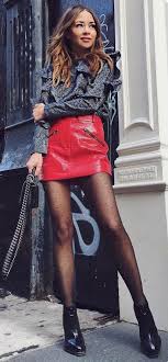 Jupe très élégante en gant d'agneau doux nappa. Ruffled Blouse Tenues Jupe En Cuir Tenue Jupe Jupe Cuir Rouge