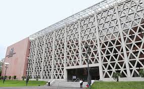 Alberca con 8 carriles de 2.5m, regaderas con agua caliente, vapor y acabados de lujo. The Uam Is Among The Best Universities In The World