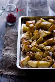 Elle est ensuite lavée, triée et conditionnée à la coopérative agricole. Pommes De Terre Confites Au Thym Et Au Romarin