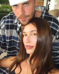 Bill Kaulitz konuk olduğu bir podcast'de Justin Bieber'ın Hailey'den ayrı  bir erkek arkadaşıyla (Eddie Benjamin olduğu konuşuluyor) aşırı yakın  olduklarını ve Coachella afterparty'den cok dikkat çektiklerinden bahsetti;  "Onu o kadar çok elle