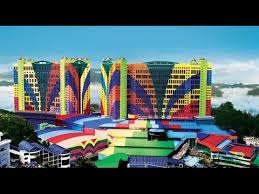 Located in the genting highlands in the titiwangsa mountains near lush tropical rainforest far away from the city. Resorts World Genting First World Hotel Youtube