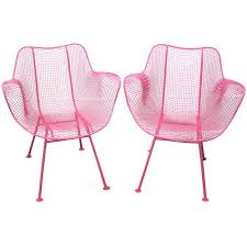 Fun Pair Of Pink Woodard Mesh Sculptra Patio Chairs Mid Century Modern Modern Outdoor Furniture Garden Furniture Chairs Modern Garden Furniture